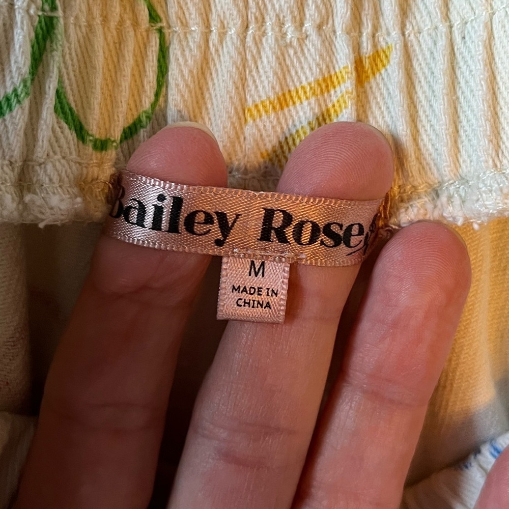 Bailey Rose White Shorts with MultiColor Graphics, size M - Picture 9 of 13